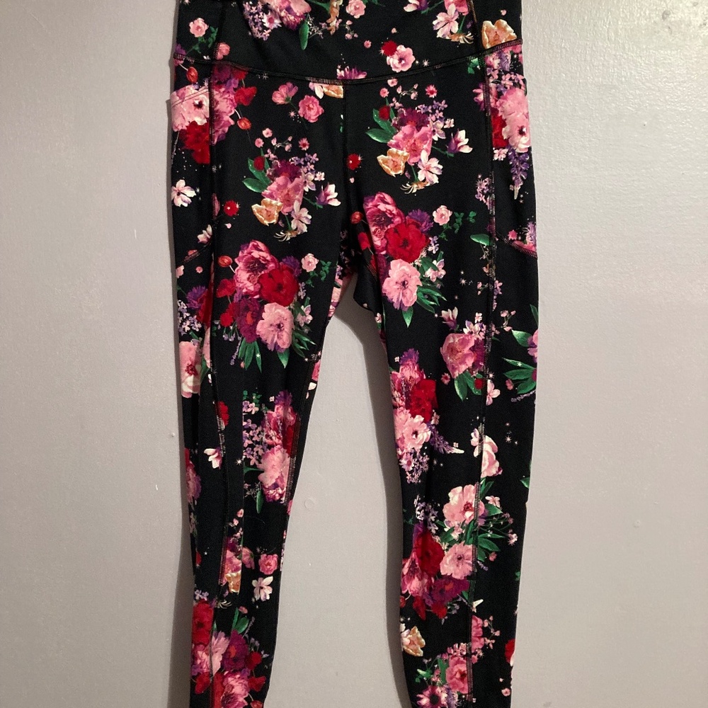 Victoria’s Secret Workout leggings, size M